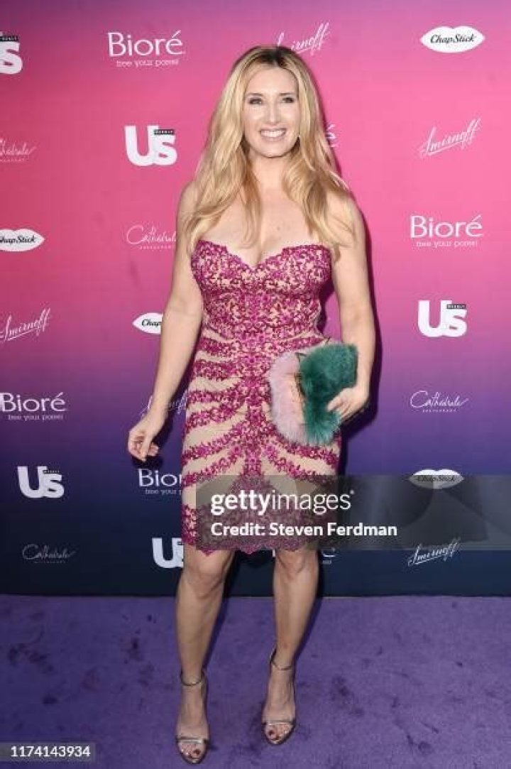 Bianca de la Garza In Glo We Trust Beauty Collection POPSUGAR Latina