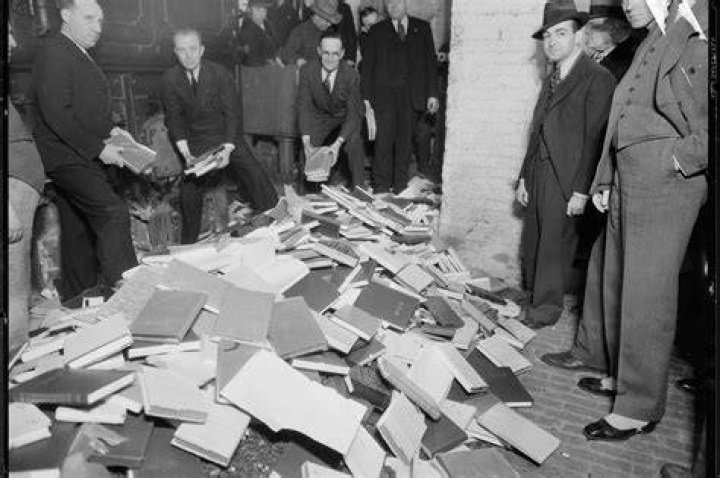 Dusting Off a Police Trove of Photographs to Rival Weegee&rsquo;s The New