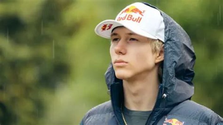 MrSavage Bio, Net Worth, Height, Weight, Age, Girlfriend Starsgab